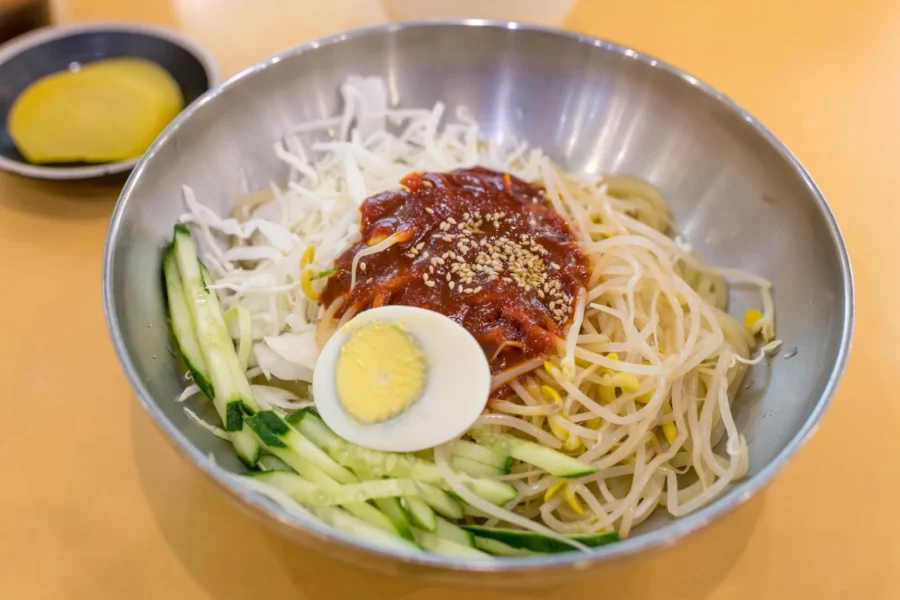 Cách Làm Mì Jjolmyeon Tại Nhà (Phiên bản nhanh chuẩn vị Hàn)