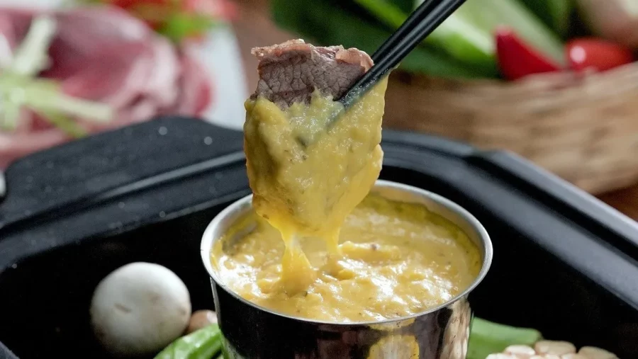 Cách dùng sốt trứng muối cho món ăn Việt - Hàn