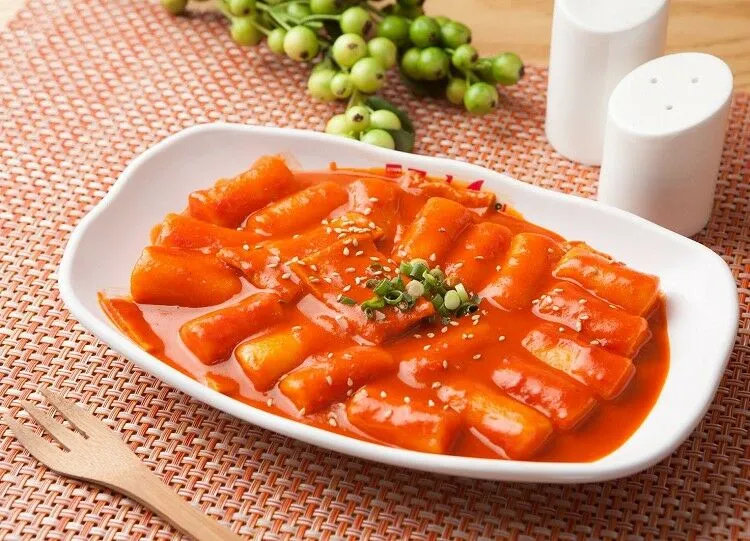 Cách nấu bánh gạo Hàn Quốc chuẩn vị, siêu nhanh