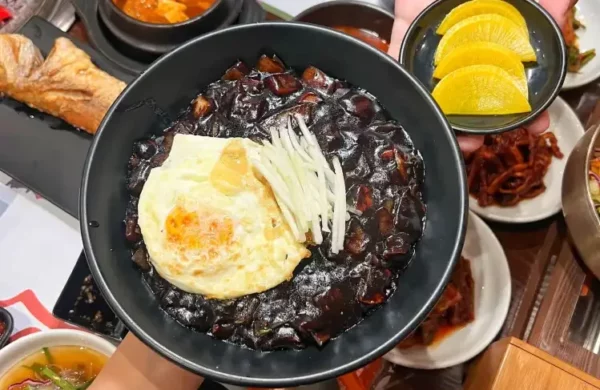 Nguyên liệu & Dụng cụ để nấu mì trộn tương đen